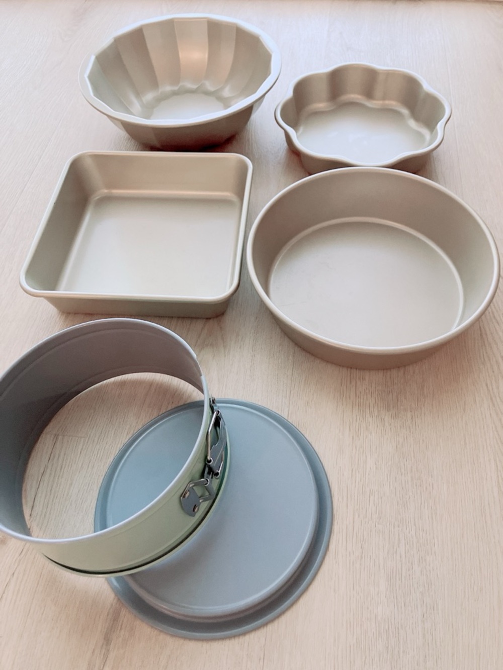 Bakeware 5 pcs - Titanium Coating and Ceramic Coating Cake Mold